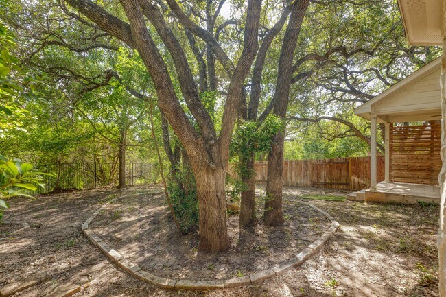 Building Photo - 2702 Lovett Ln