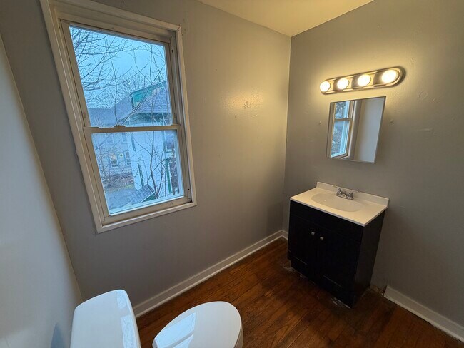 Building Photo - 227 Kellogg St