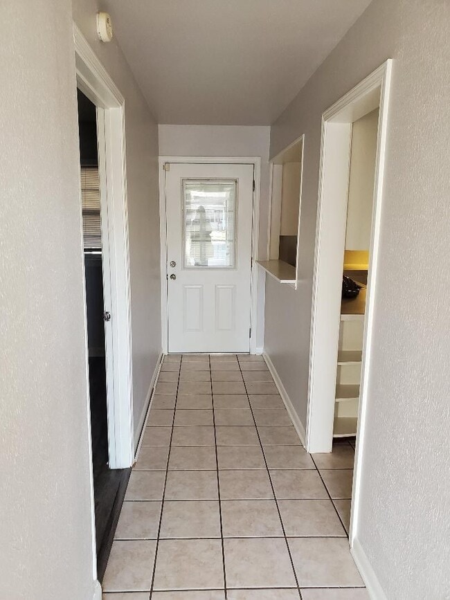 Building Photo - House for Lease -2505 Douglas