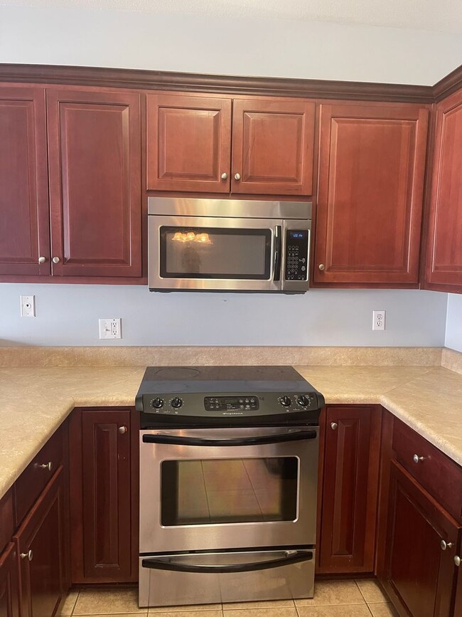 Building Photo - Eagle Landing Subdivision - Hardwood Floor...