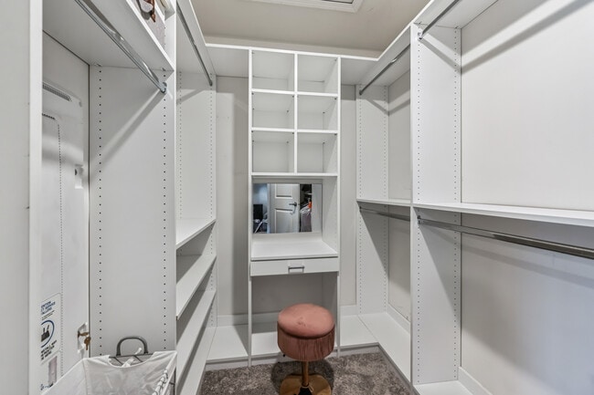 Building Photo - 605 Brook Ct