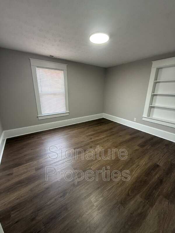 Building Photo - 180 W Balview Ave