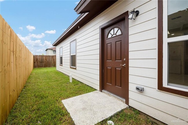 Building Photo - 2326 N Vly Cir