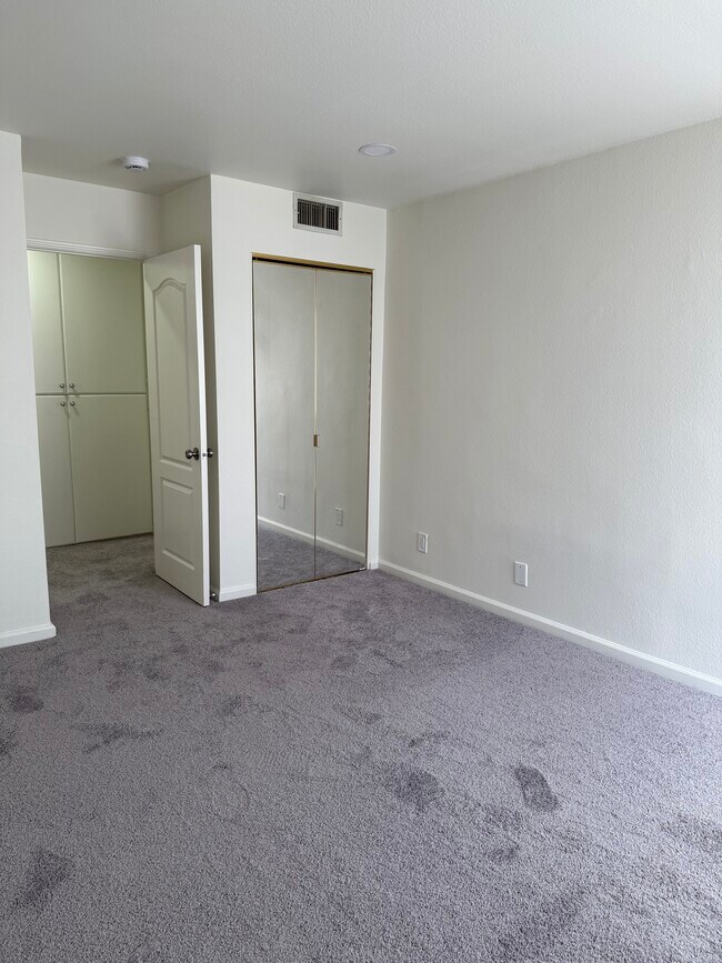 Building Photo - 5050 Coldwater Canyon Ave