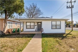 Building Photo - 1726 S Park St