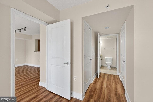 Building Photo - 11800 Sunset Hills Rd