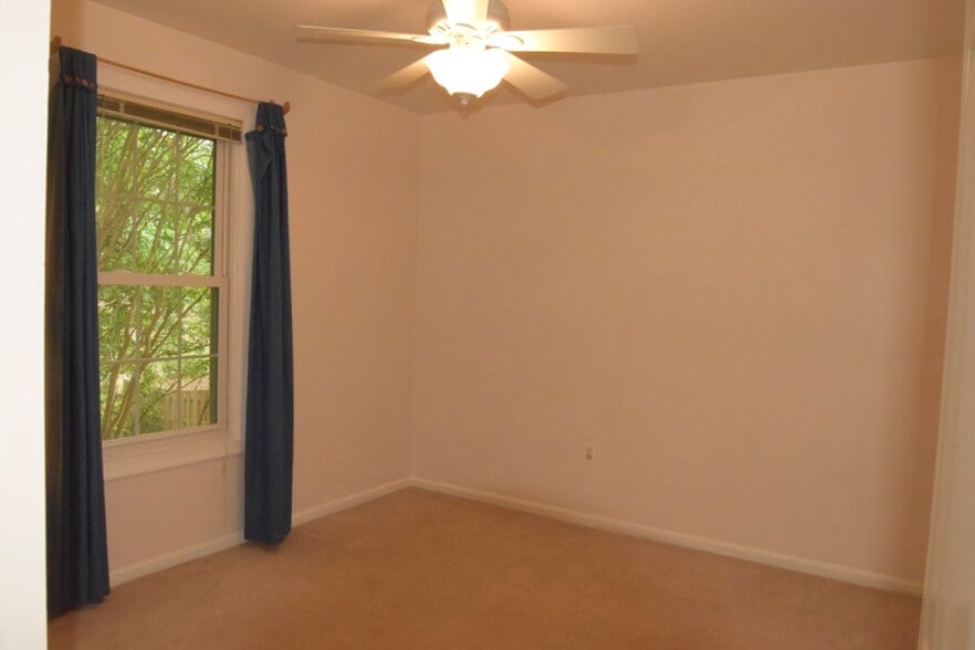 Building Photo - 2149 Kings Mill Ct