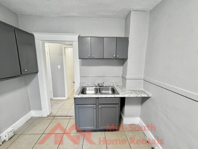 Building Photo - 3338 Coleman Ave