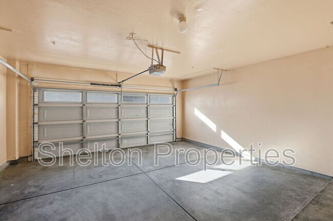 Building Photo - 15818 N 25th St