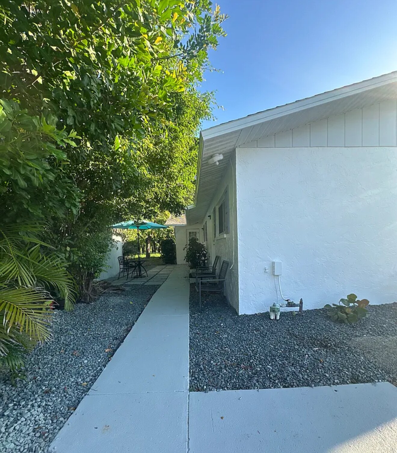 Building Photo - 1097 Highlands Dr