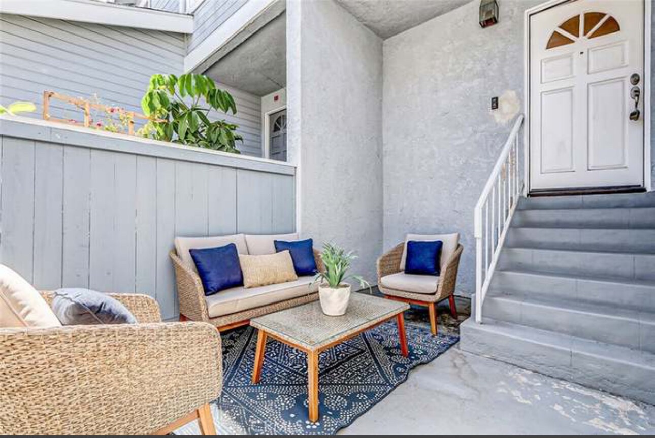 Front door/patio - 2218 Mathews Ave