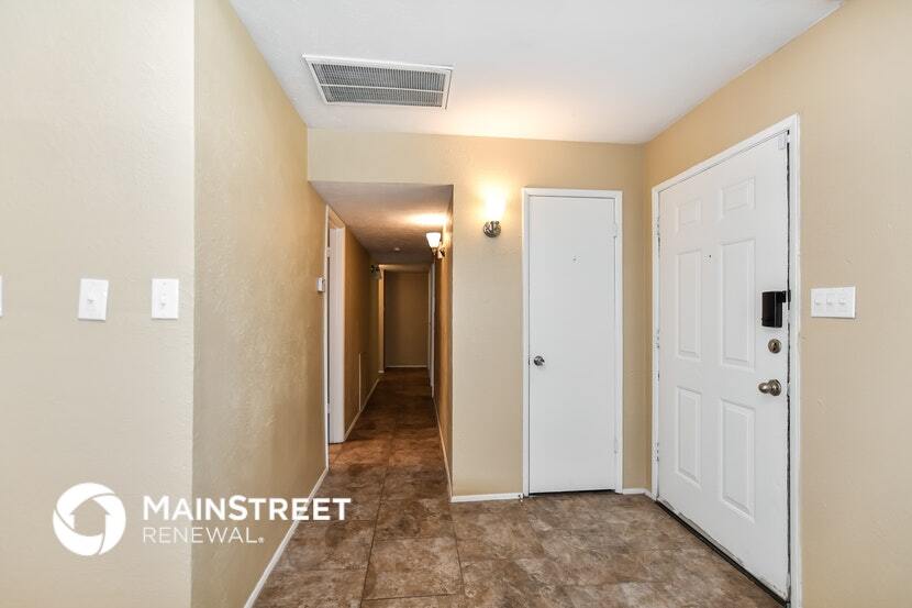 Building Photo - 1724 Panola Dr