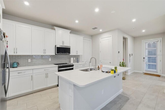 Building Photo - 5989 Timberdale Ave