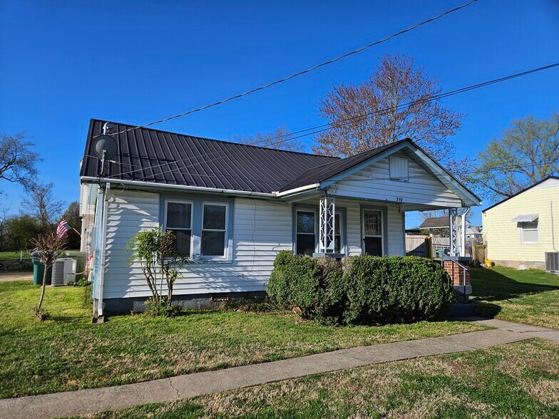 Building Photo - 219 W Adams Ave