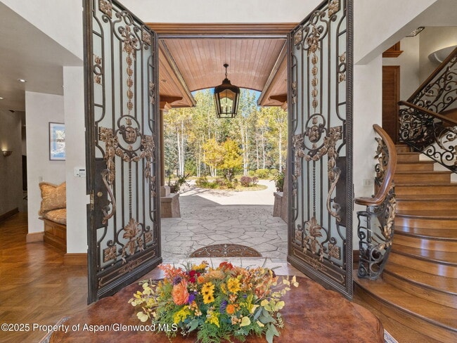 Building Photo - 715 Willoughby Way