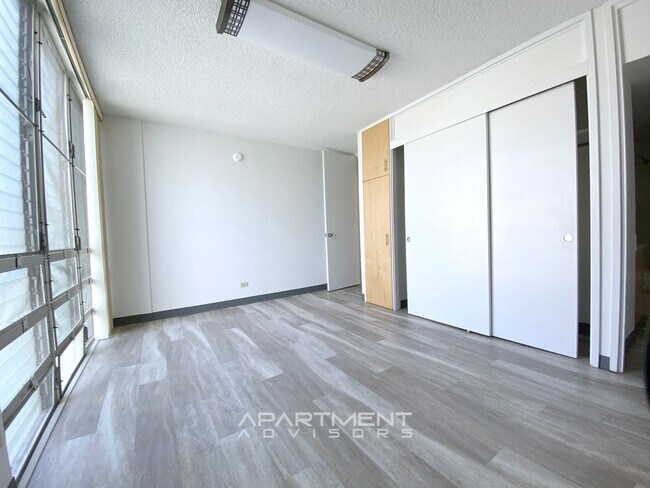 Building Photo - RENOVATED! 2 BED / 2 BATH / 1 PRK! CONVENI...