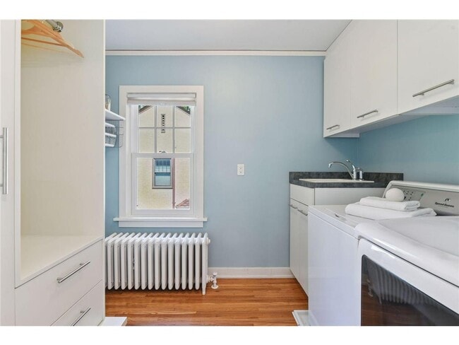 Building Photo - 3933 Zenith Ave S