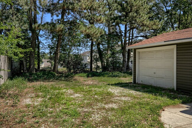 Building Photo - **$500 Move In Credit - SHORT TERM LEASE O...