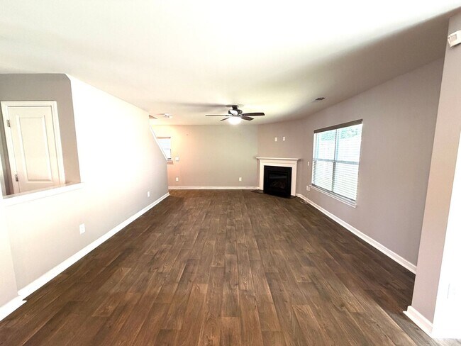 Building Photo - Candler - Three Bedroom Modern Home