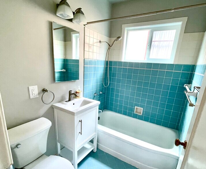 Building Photo - 459 44th St