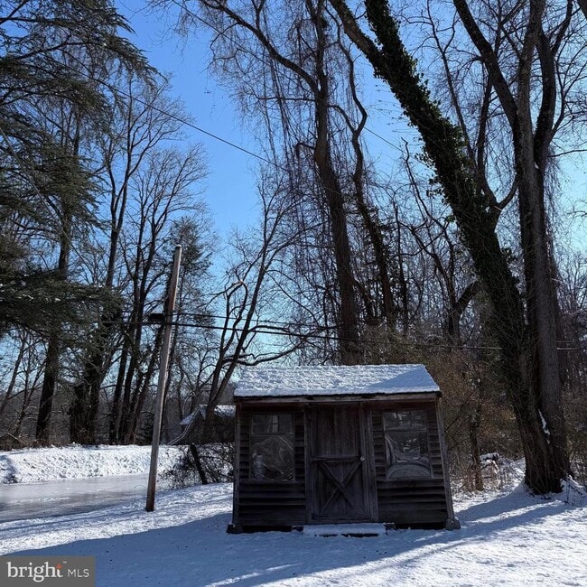 Building Photo - 2598 River Rd