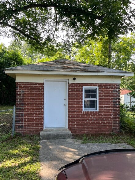 Primary Photo - 1422 Poplar St