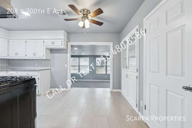 Building Photo - 208 S 200th E Ave