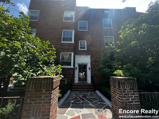 Building Photo - 1555 Beacon St