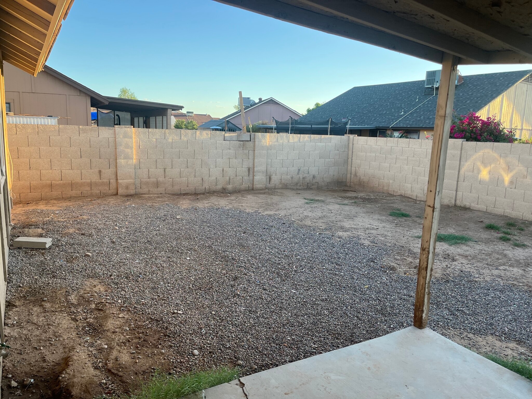 Block fenced backyard w large covered oatio - 6534 N 71st Ave