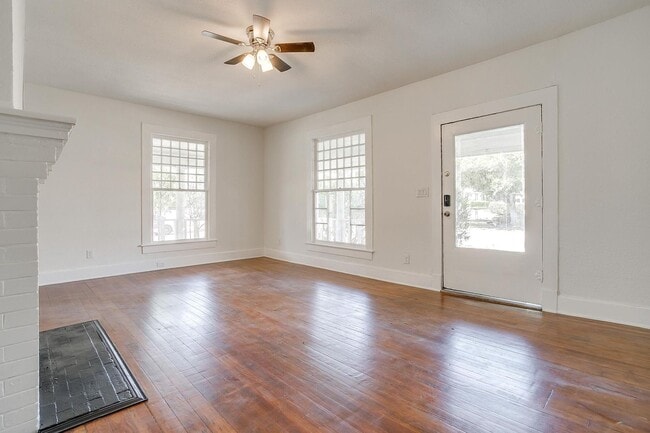 Building Photo - Large Newly Remodeled Home in Historic Fai...