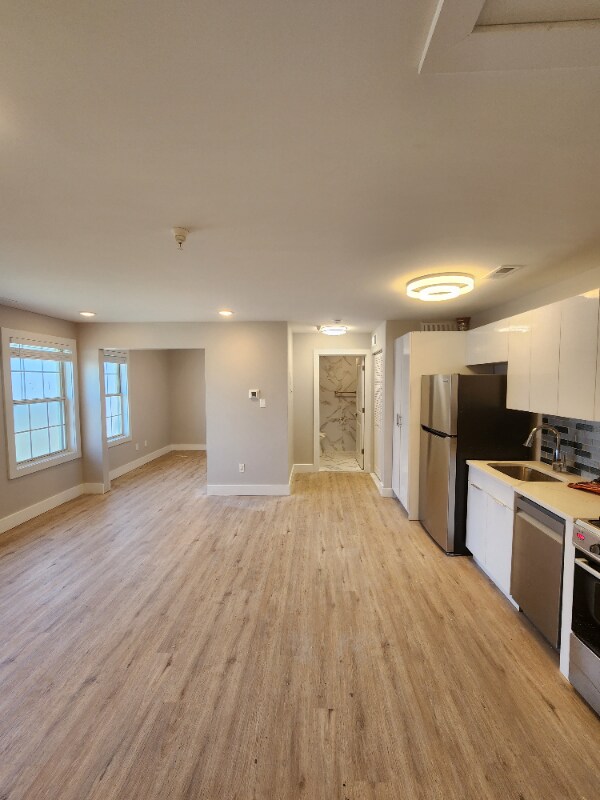 Building Photo - 46 N American Dr