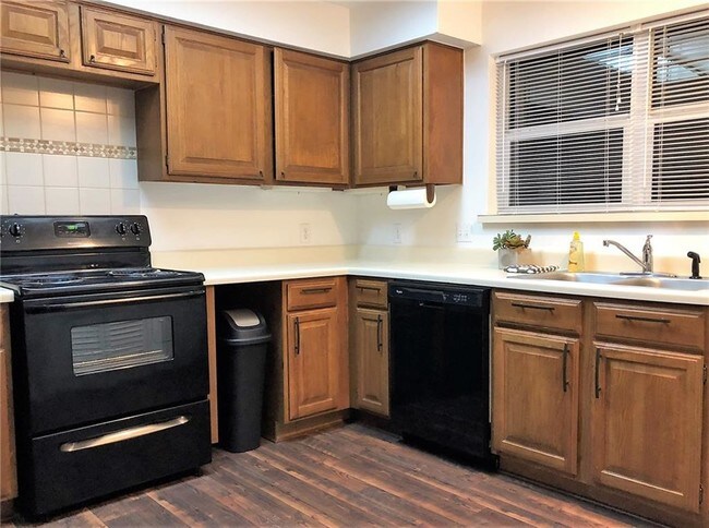 Building Photo - 2730 Silver Creek Dr