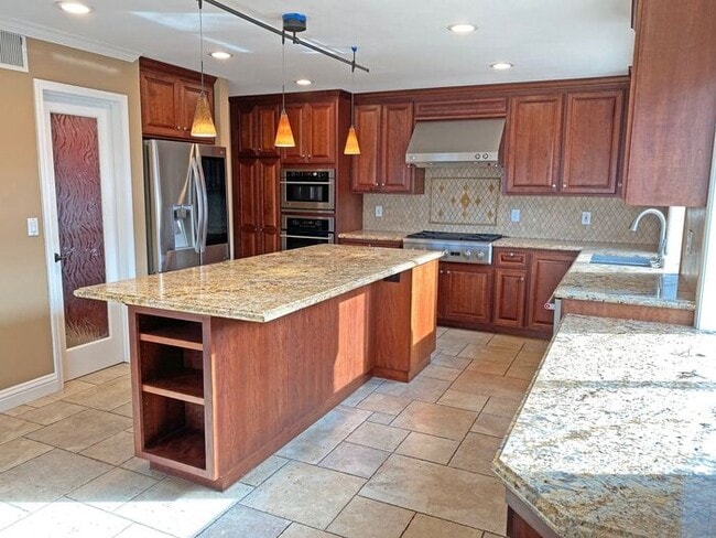 Building Photo - 6279 Skywalker Dr