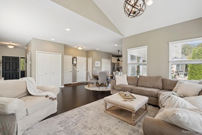 Building Photo - 26422 Elk Run E
