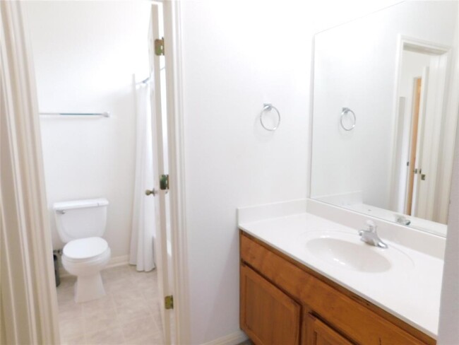 Building Photo - 1511 Homewood Cir