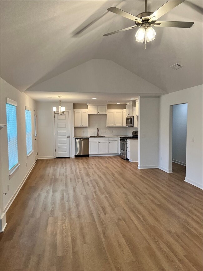 Building Photo - 542 N Cresswell Dr