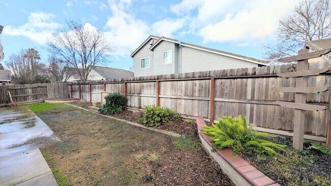 Building Photo - Very cute Single Story Single Family in Elk Grove
