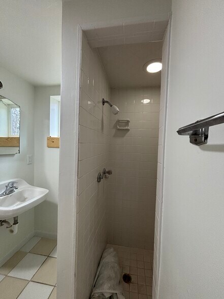 Building Photo - 506 S 14th Ave