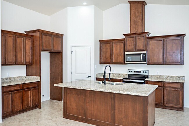 Building Photo - El Rancho Encantado