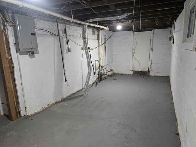 Building Photo - Beautiful 3BR/1BA Home on East Edgar Avenue