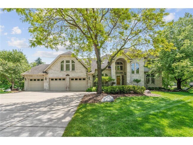Building Photo - 6210 Deerwood Cir N