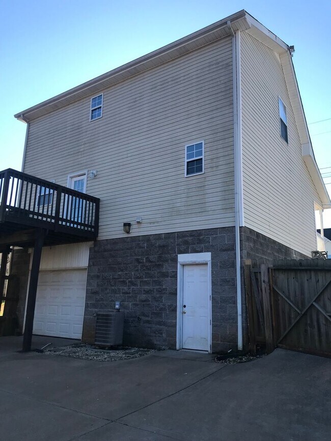 Building Photo - 3 Bedroom Pet Friendly Home For Rent Near ...