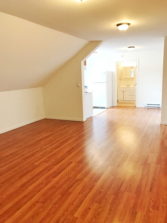 Building Photo - 64 Elizabeth Street