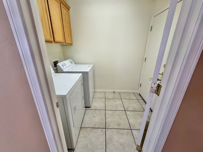 Building Photo - BEAUTIFUL 3 BEDROOM CONDO IN THE STETSON R...