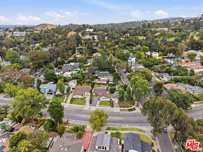 Building Photo - 4958 Canoga Ave