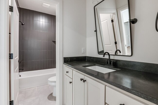 Building Photo - Urban living in Edmond