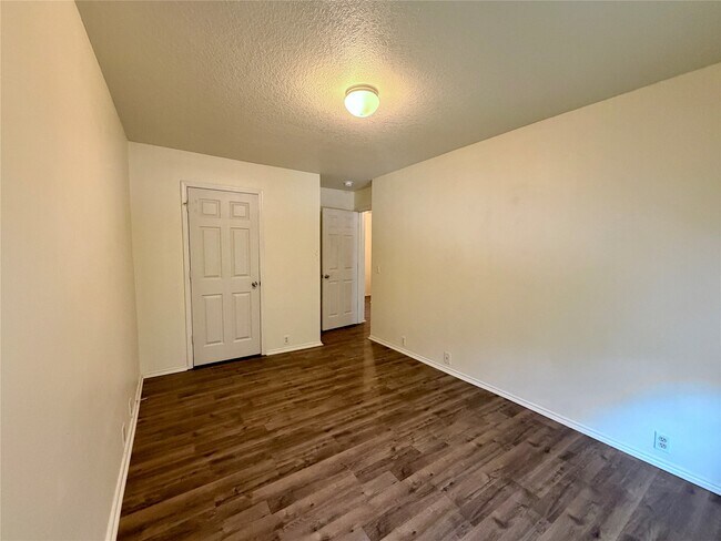 Building Photo - 23854 Township Elm St