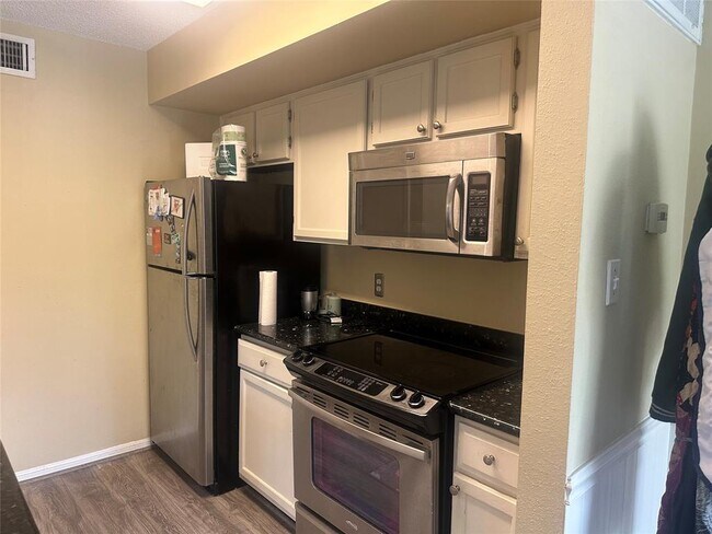Building Photo - 2120 El Paseo St