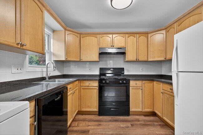 Building Photo - 68 Graywood Rd
