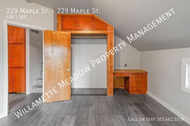 Building Photo - 229 NE Maple St